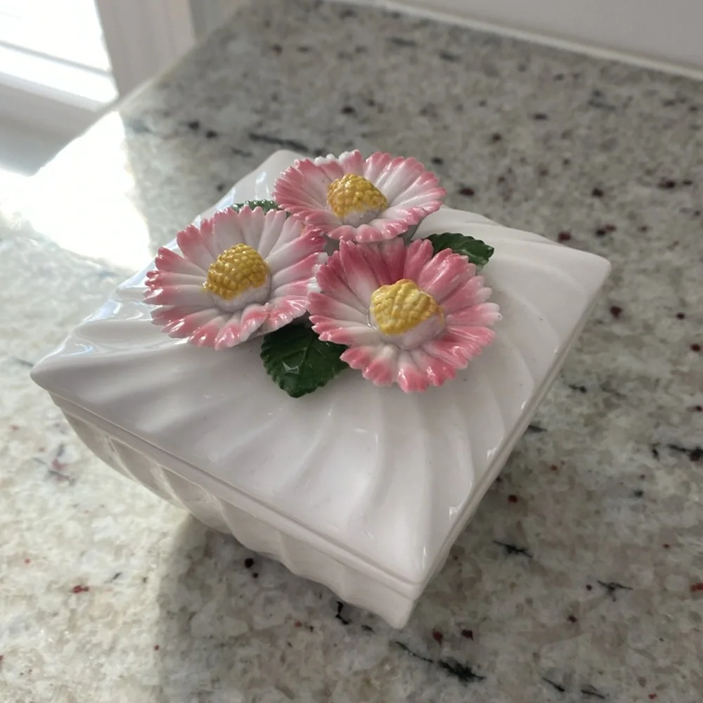 Vintage Abbott Japan floral ceramic trinket box